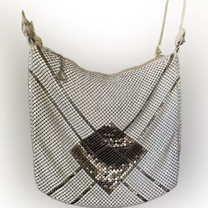 Stunning VINTAGE Whiting and Davis white and silver mesh bag.